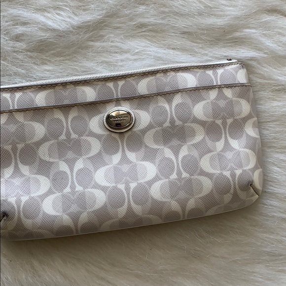 Coach | white patent leather monogram wristlet - Picture 3 of 16